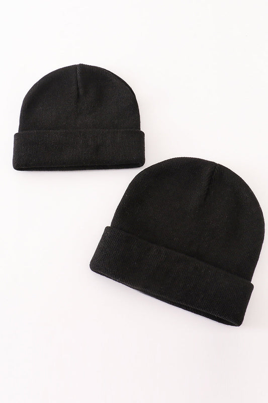 Black ribbed knit beanie hat