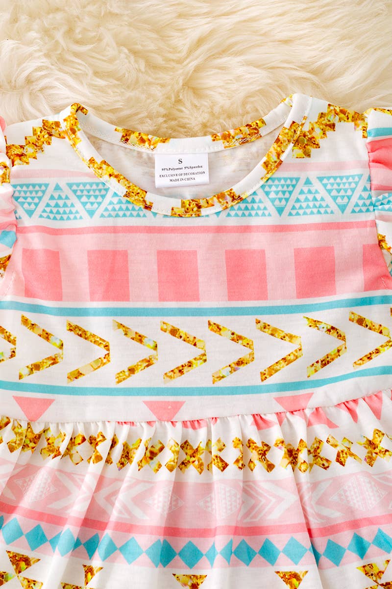 GEOMETRIC PRINTED TUNIC & RUFFLE SHORTS. OFG41069 AMY: S